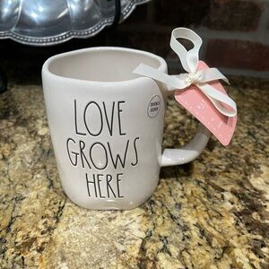 Rae Dunn LOVE GROWS HERE pink 3d hearts 19.5oz mug - Brand new! 🩷